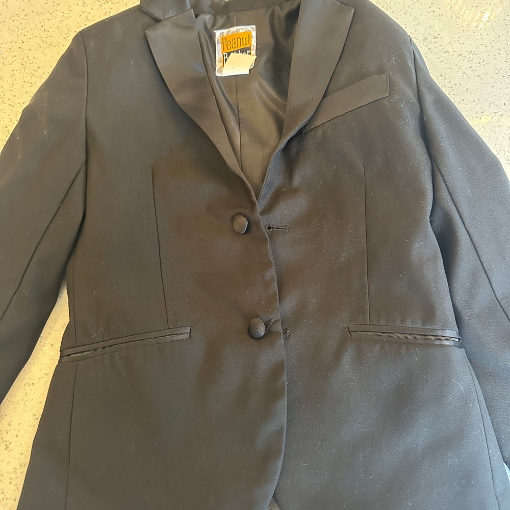 Boys 5-piece tuxedo (size 8) - Picture 3 of 9